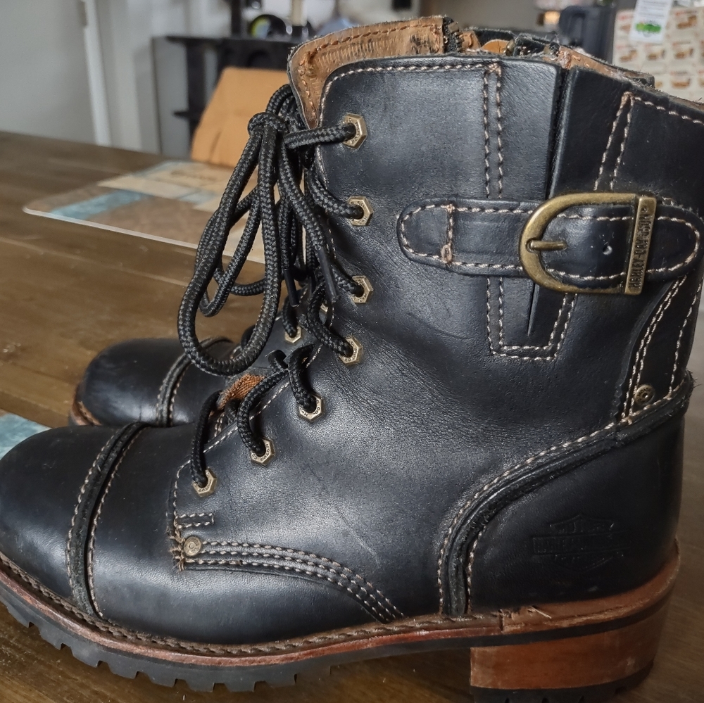 Harley Davidson vintage Y2K black leather moto zip stacked wood heel boots